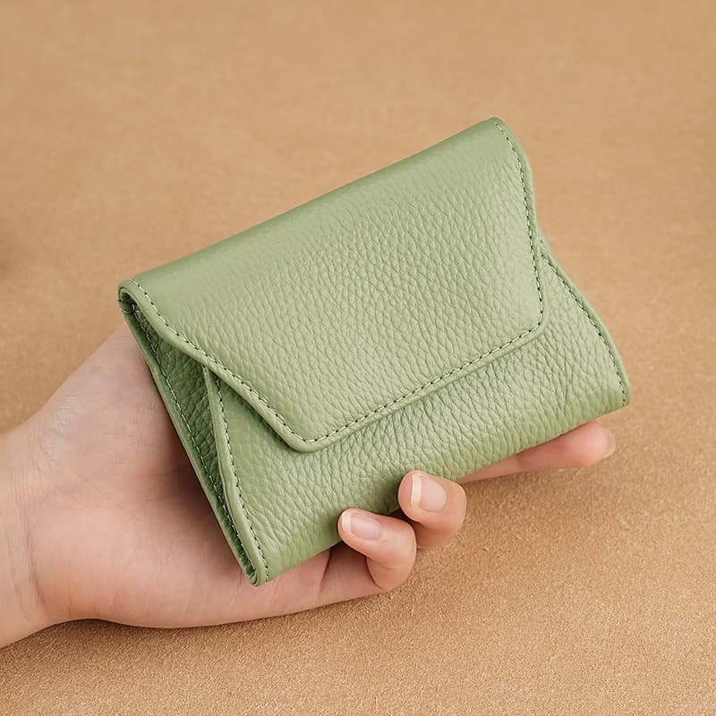 Monedero de cuero con compartimentos para tarjetas