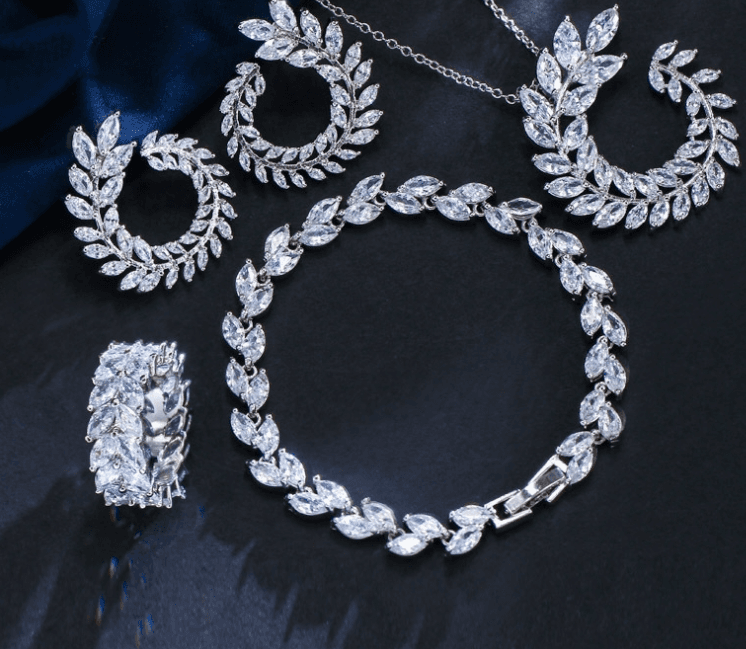 Juego de joyería de 4 piezas con cristales sintéticos