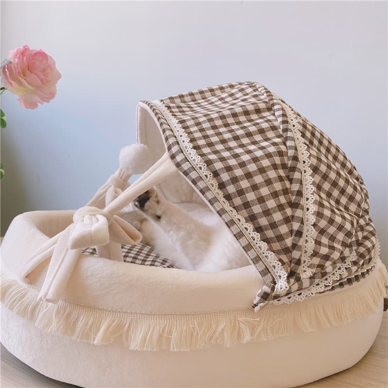 Cama para gatos tipo cuna con diseño de enrejado