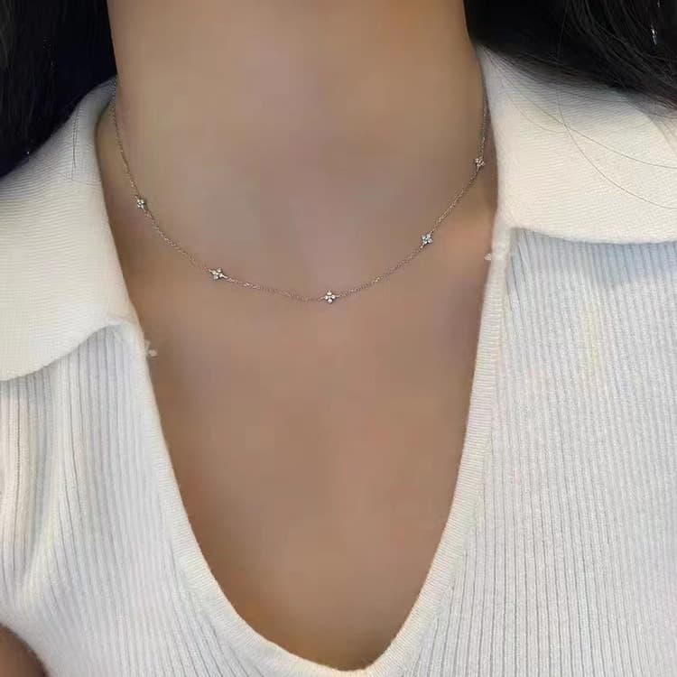Cadena de clavícula con diseño de estrellas y oro