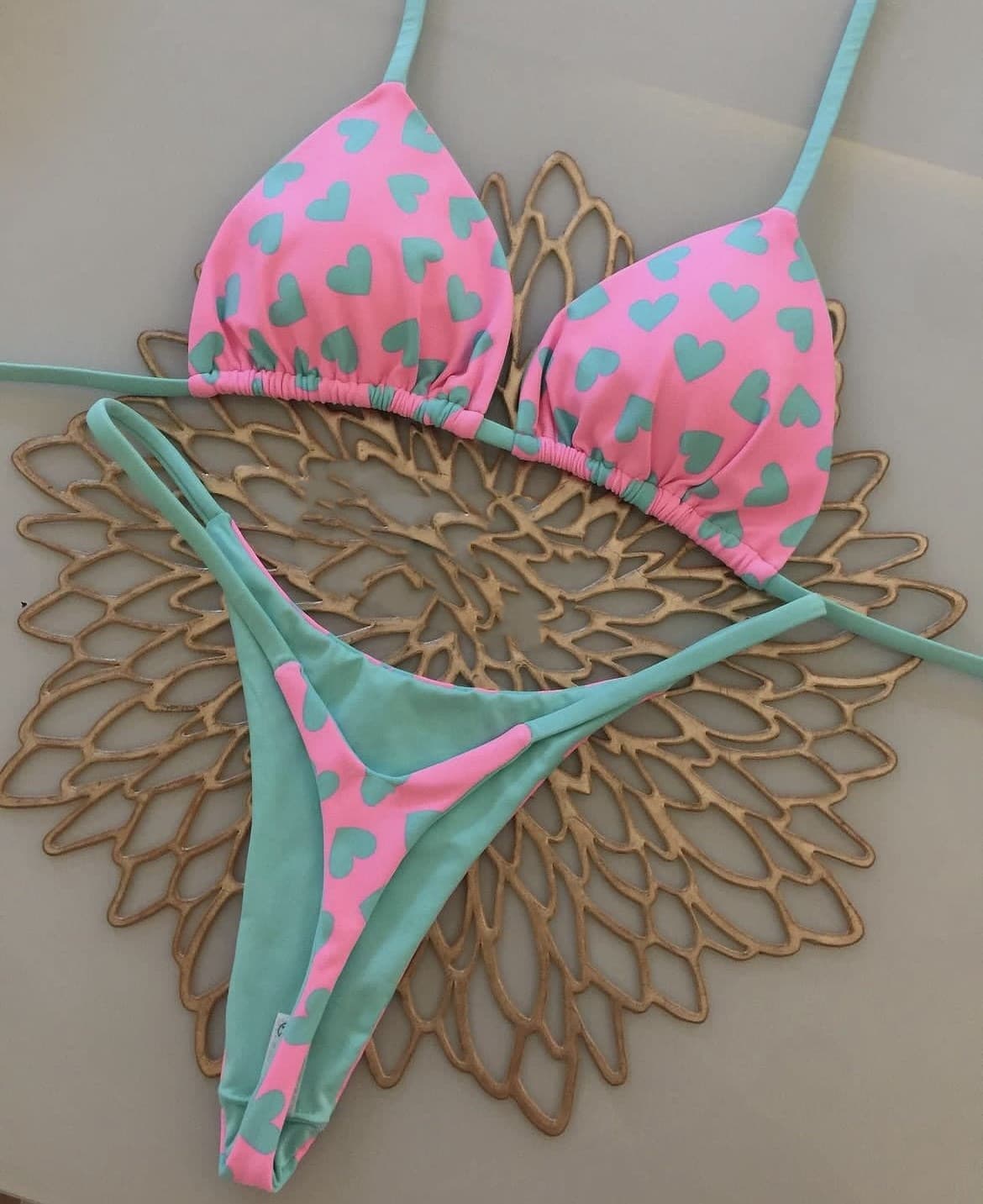 Bikini de dos piezas con estampados y cierre de cordones