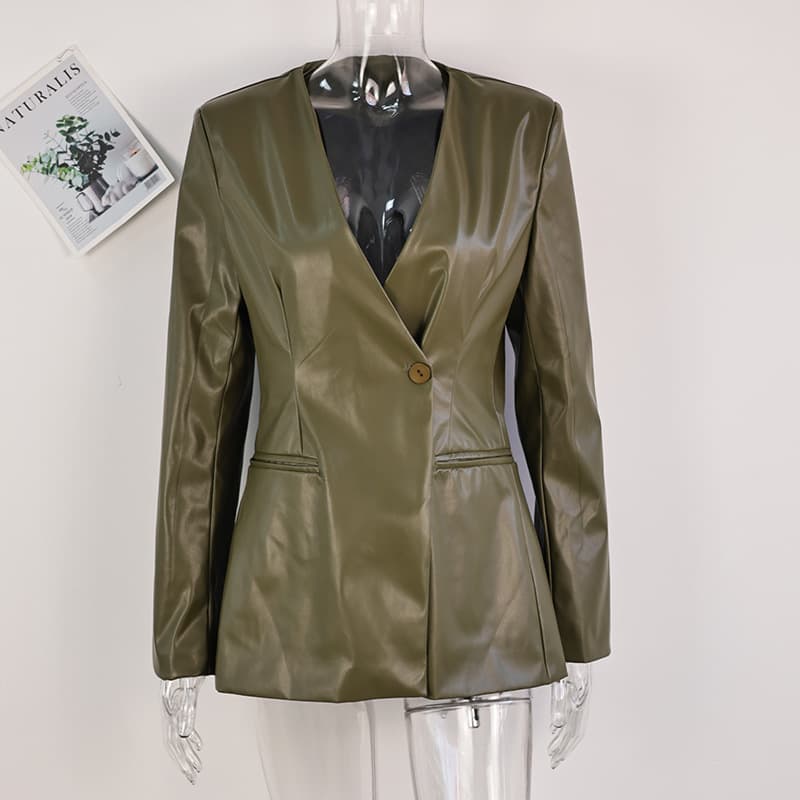 Campera de cuero verde cuello en V, ajustada