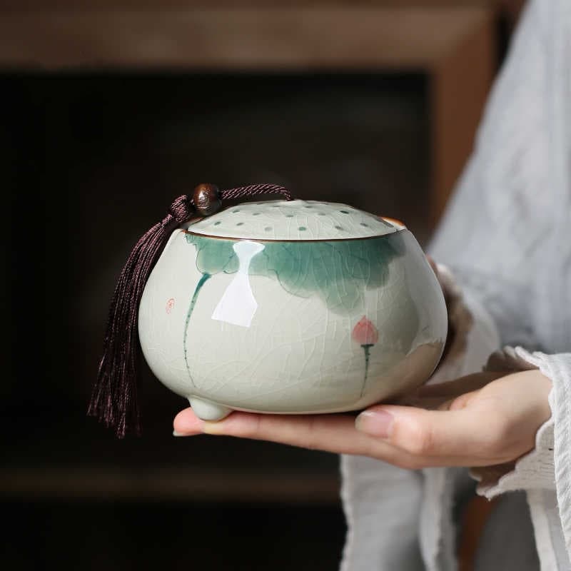 Recipiente de cerámica para té con loto pintado a mano