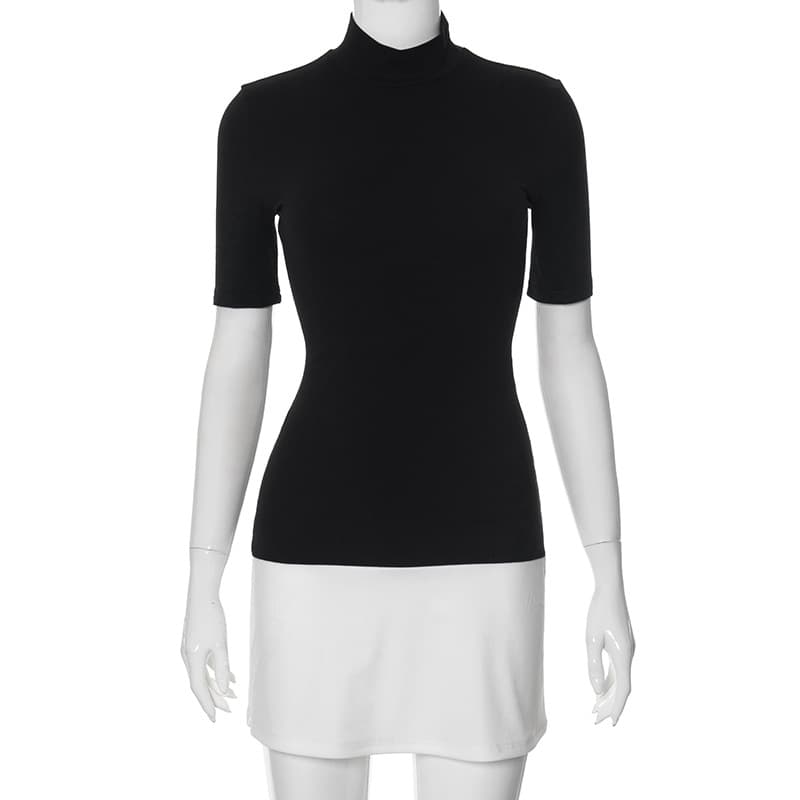 Vestido de mujer con costuras decorativas y mangas