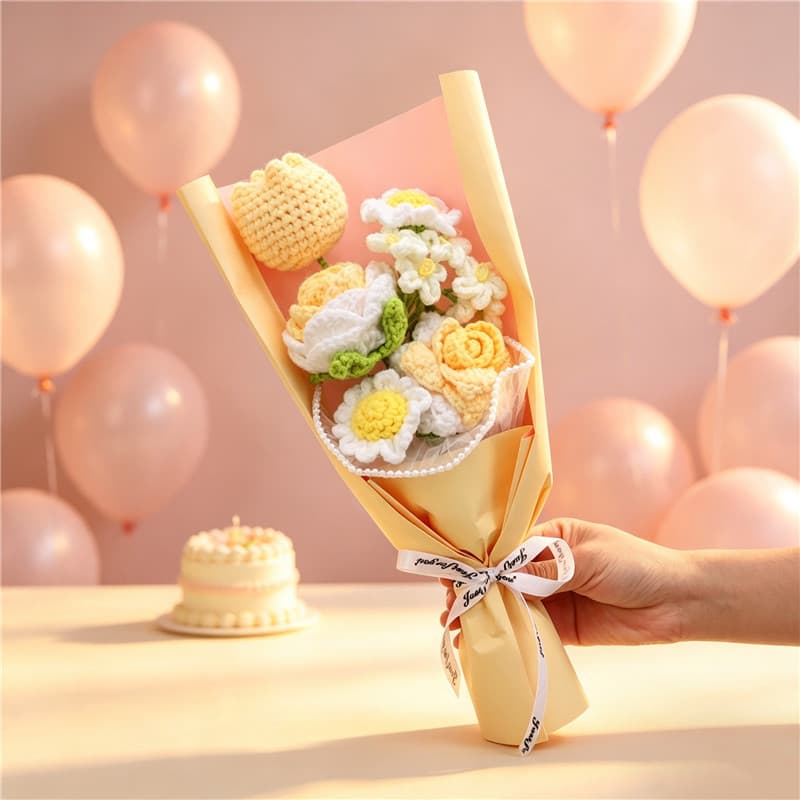 Ramo de flores tejidas a mano con tulipanes y rosas