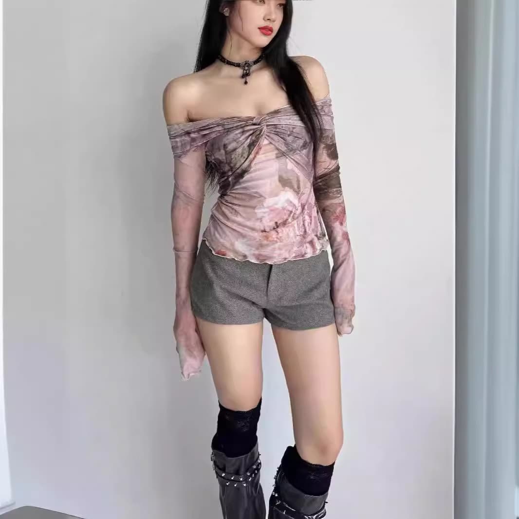 Blusa de malla con estampado floral y manga larga