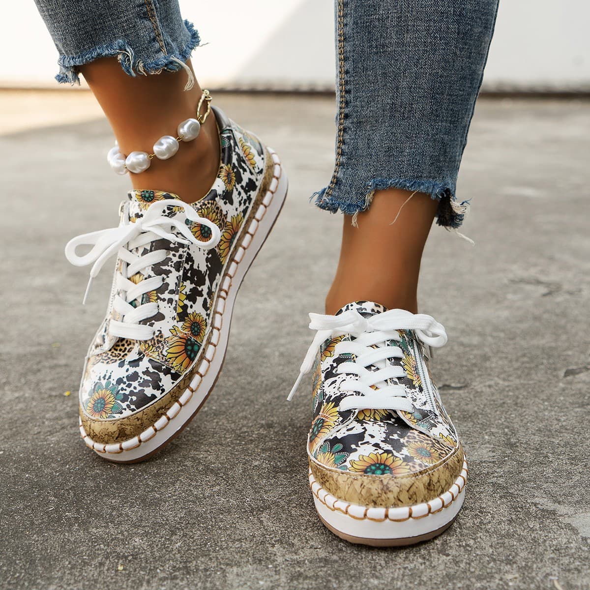 Tenis retro con diseño estampado y cordones