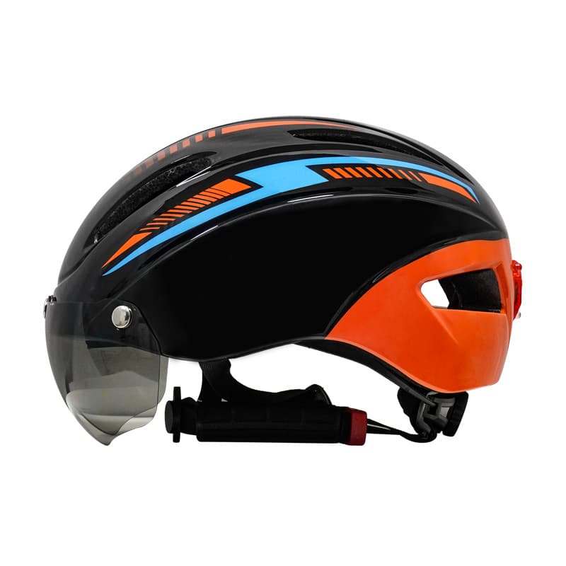 Casco de bicicleta deportivo con luz trasera integrada