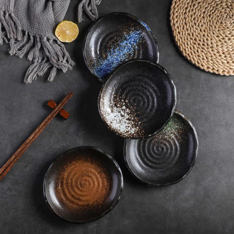 Plato irregular retro de porcelana coloreada