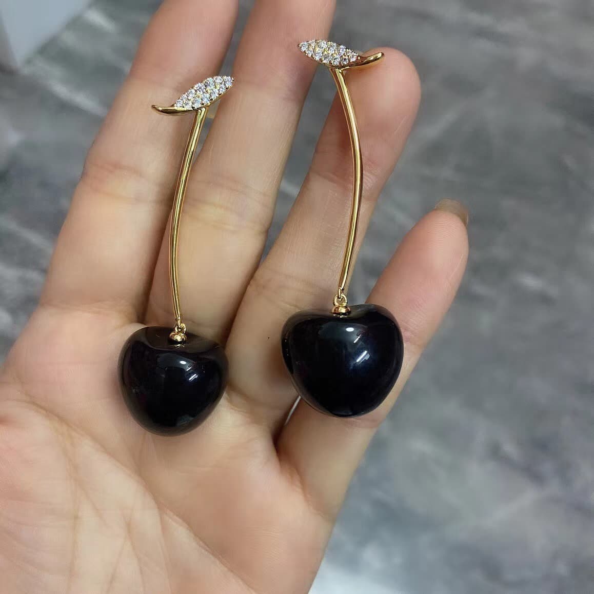 Aretes con forma de cereza dulce
