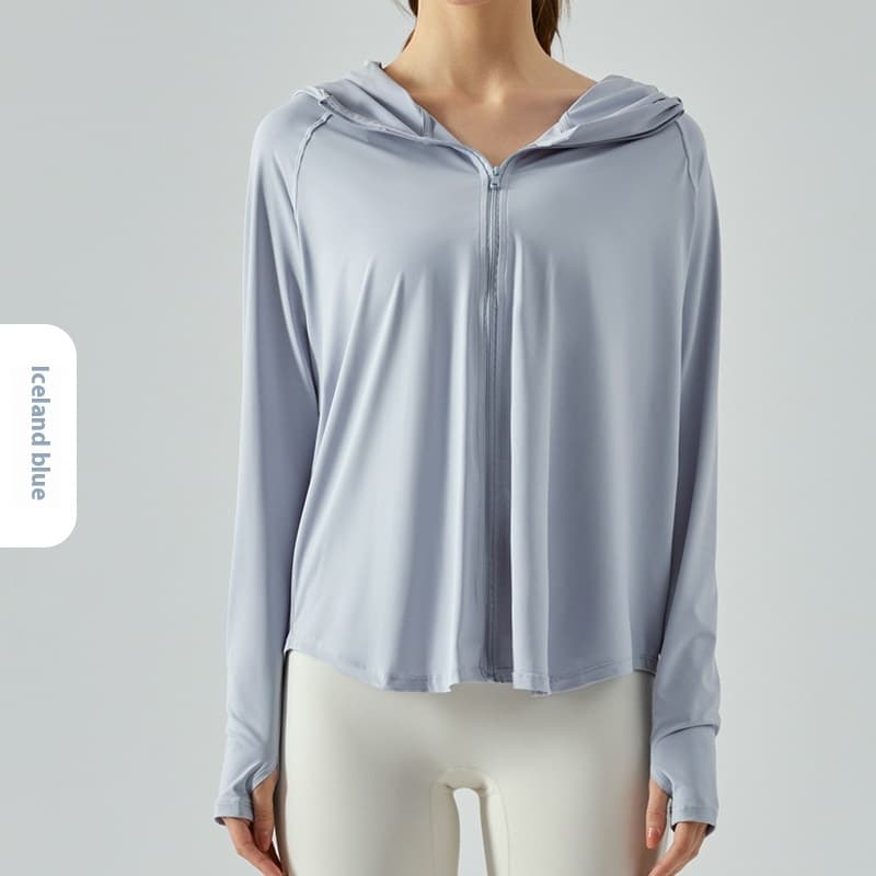 Chaqueta deportiva con capucha protección solar