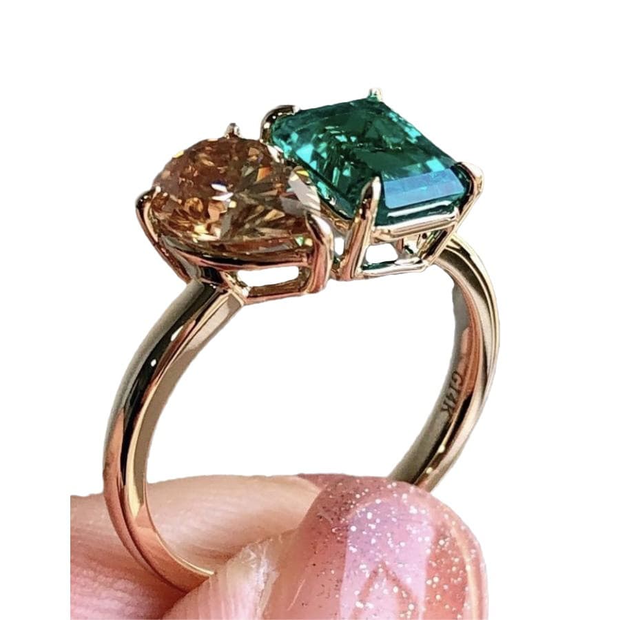 Anillo de compromiso con piedra de zircón doble en oro