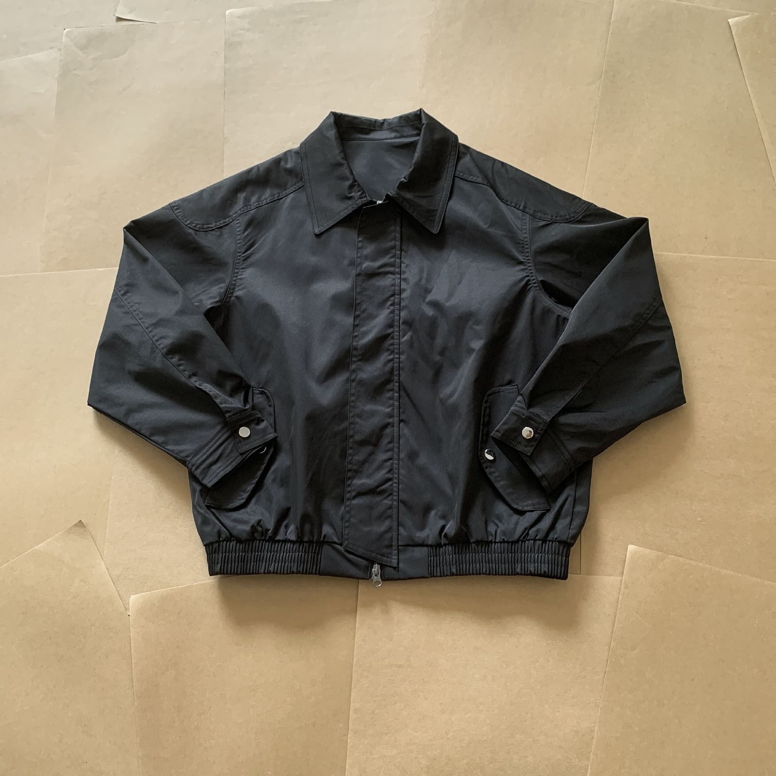 Chaqueta estilo americano de solapa ancha protegida