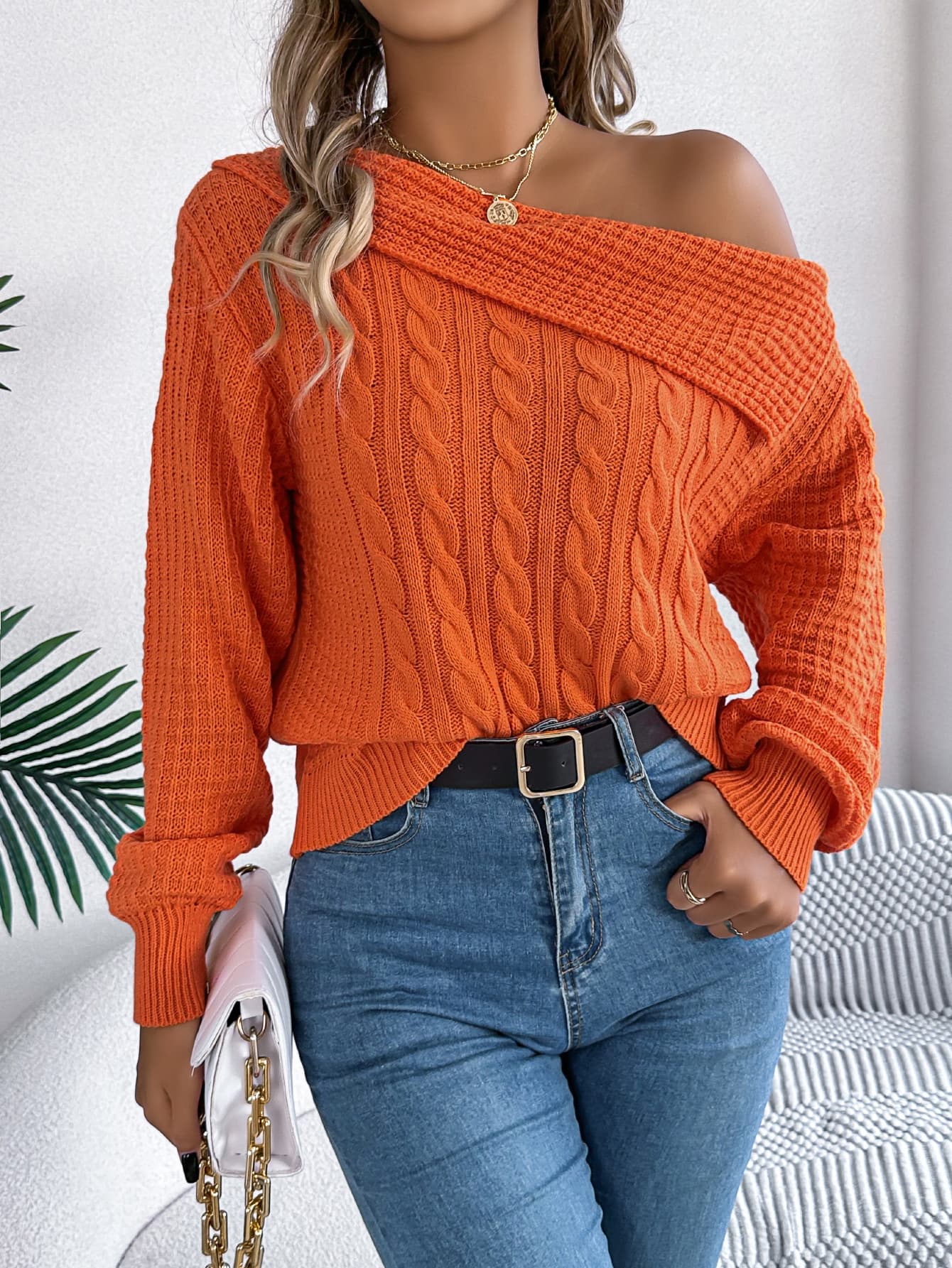Jersey de mujer con hombros descubiertos y cuello solapa