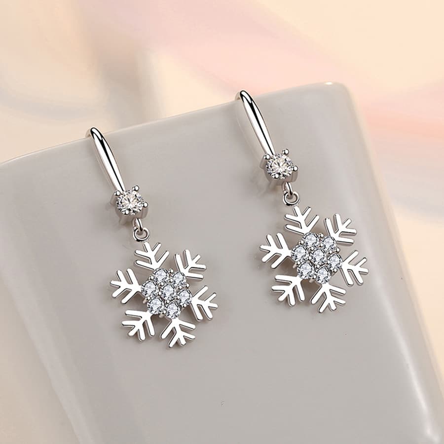 Aretes de copo de nieve con pedrería