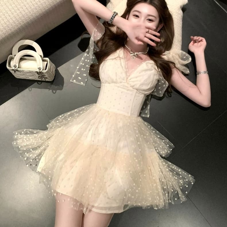 Vestido romántico de malla con lunares