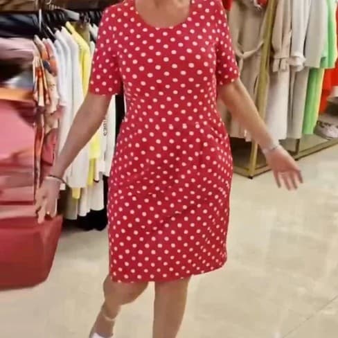 Vestido con efecto 3D de puntos de color y manga corta