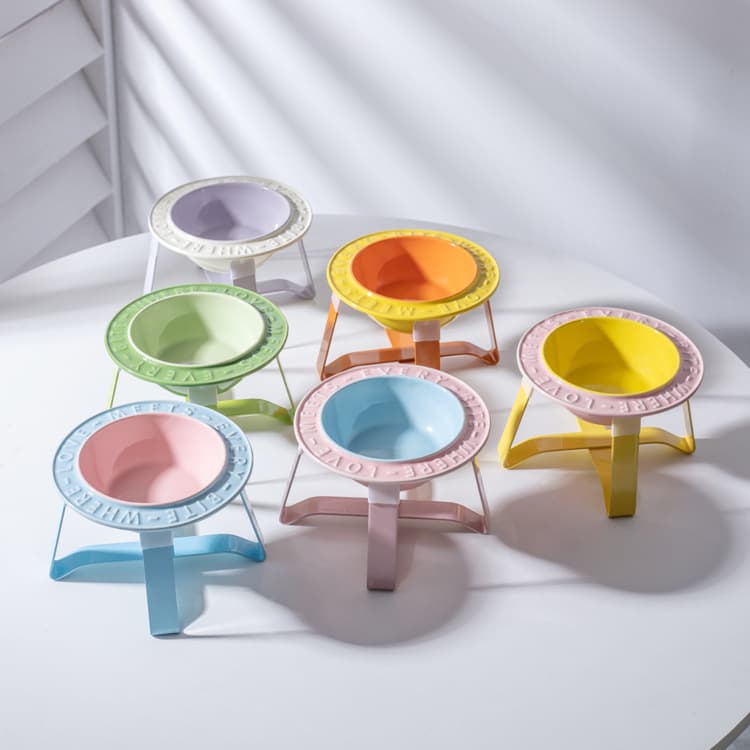 Comedero cerámico UFO para gatos con soporte y protección cervical
