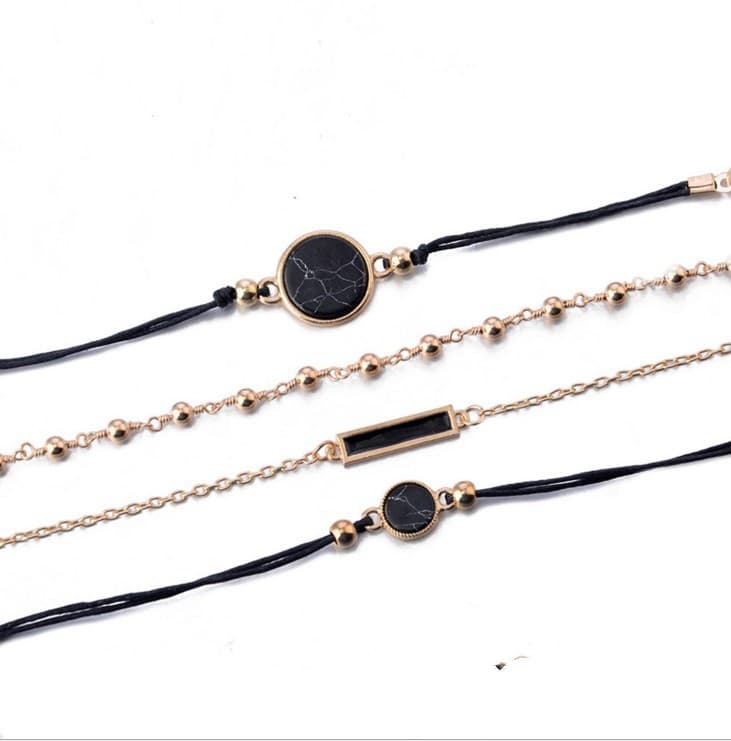 Pulsera turquesa hecha a mano con cadena geométrica