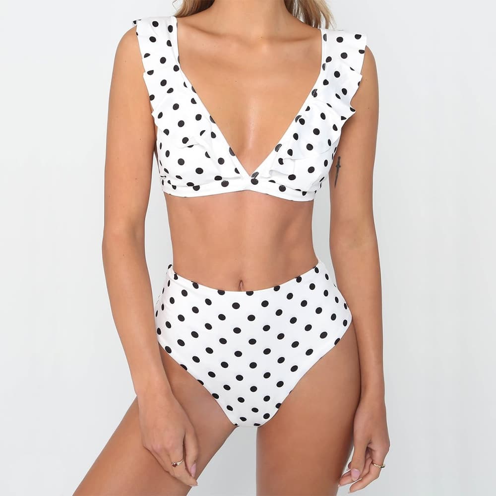 Bikini lunares blanco y negro con volantes y escote V