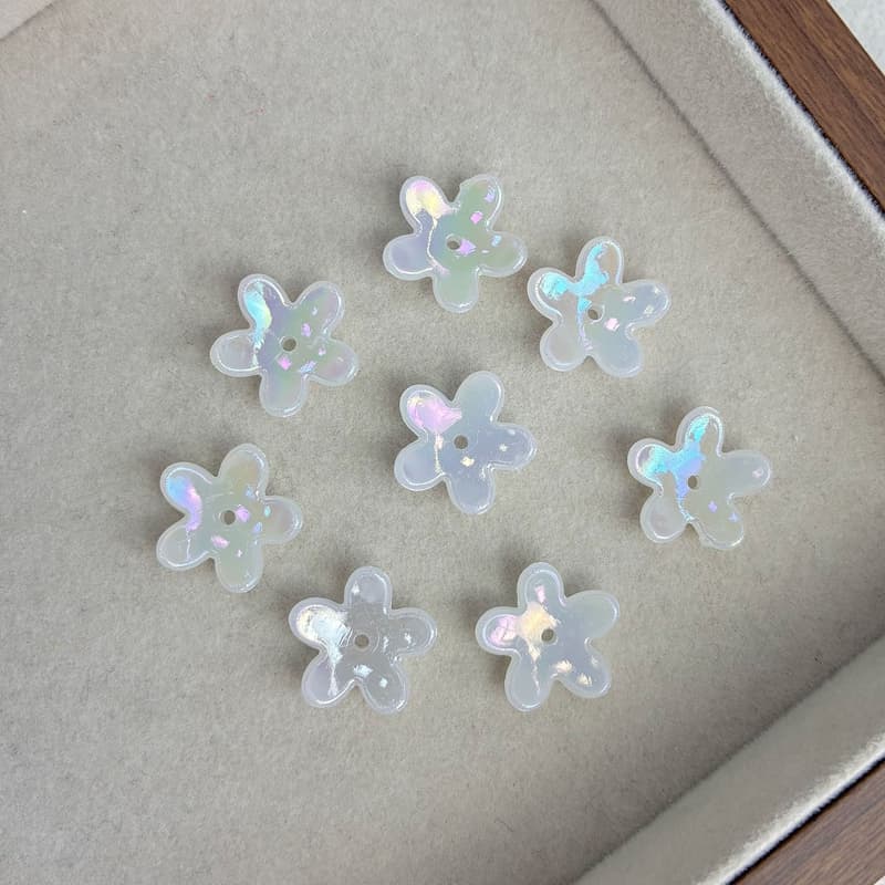 Cuentas de flor con acabado iridiscente para joyería
