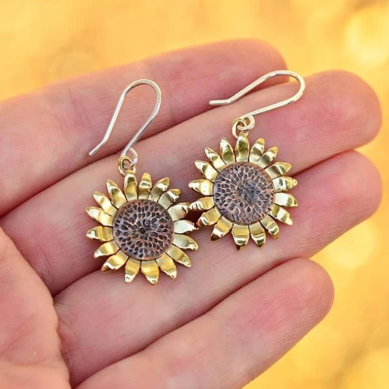 Aretes retro con crisantemo elegante