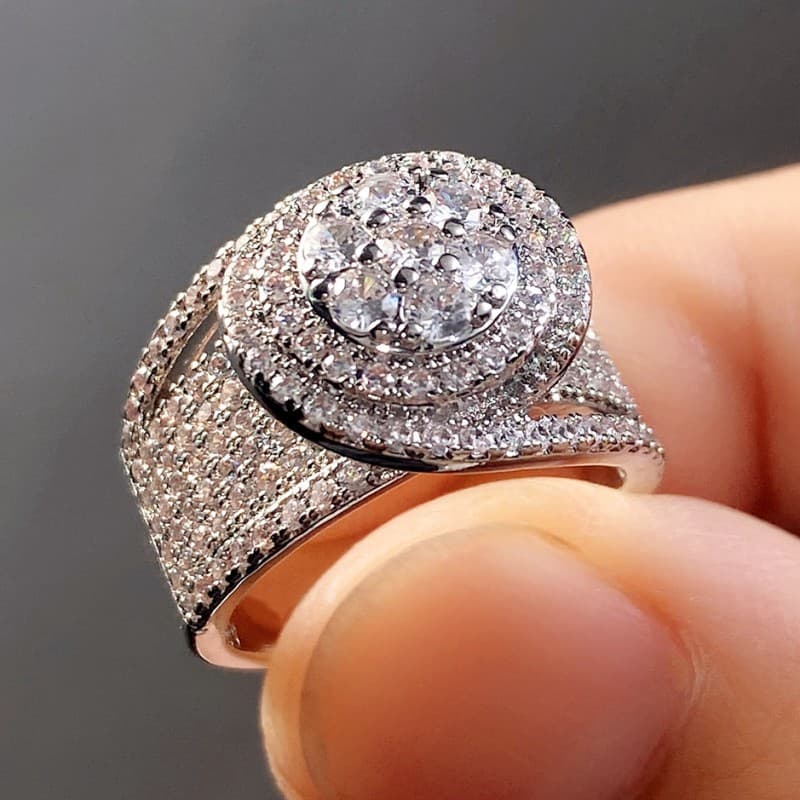 Anillo de estilo hip hop con circón