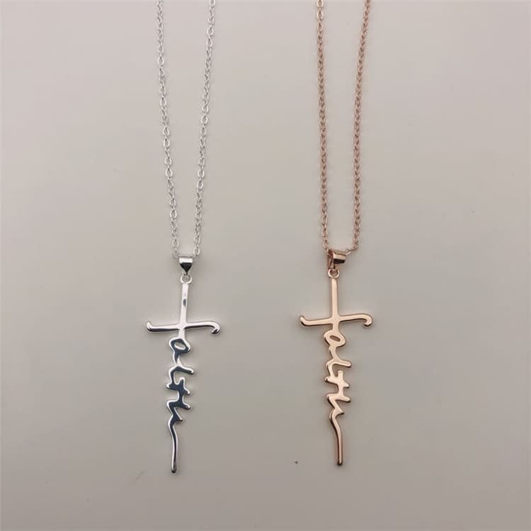 Collar con cruz de Jesús, letras y fe