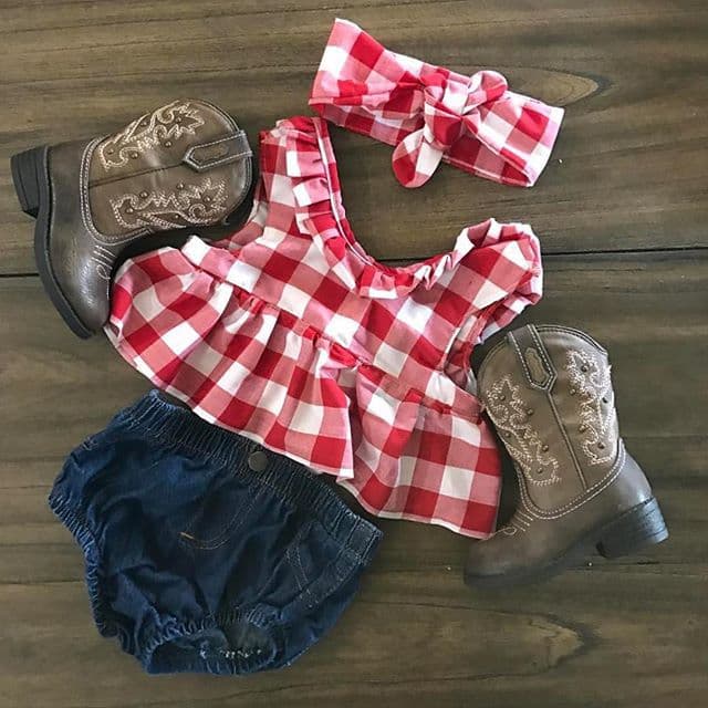 Conjunto 3 piezas para niño: blusa a cuadros, shorts y accesorios