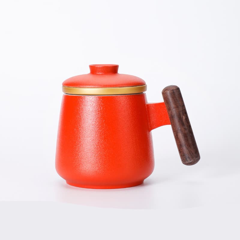 Taza de cerámica con asa de madera, con tapa