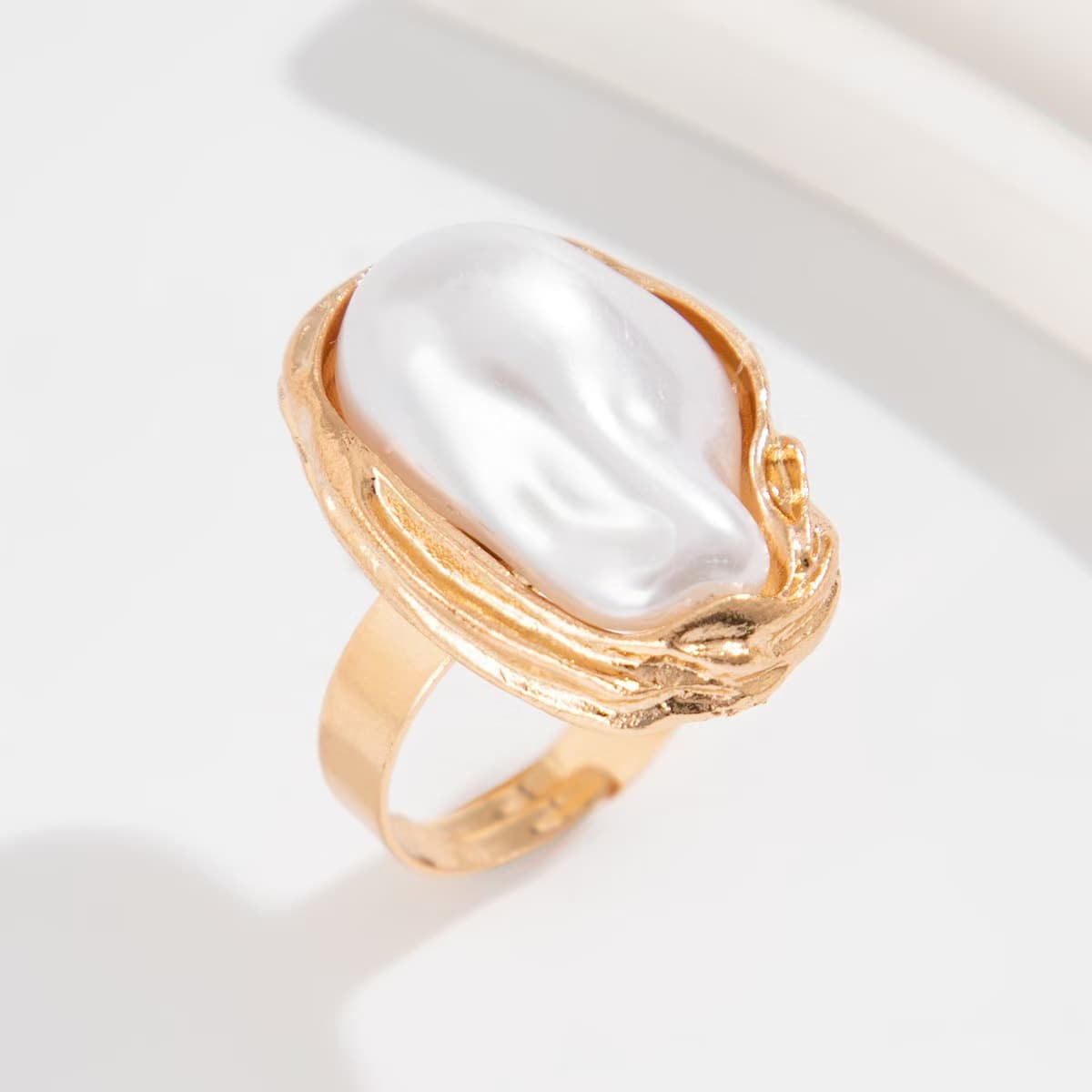 Anillo con estrella de mar y concha minimalista