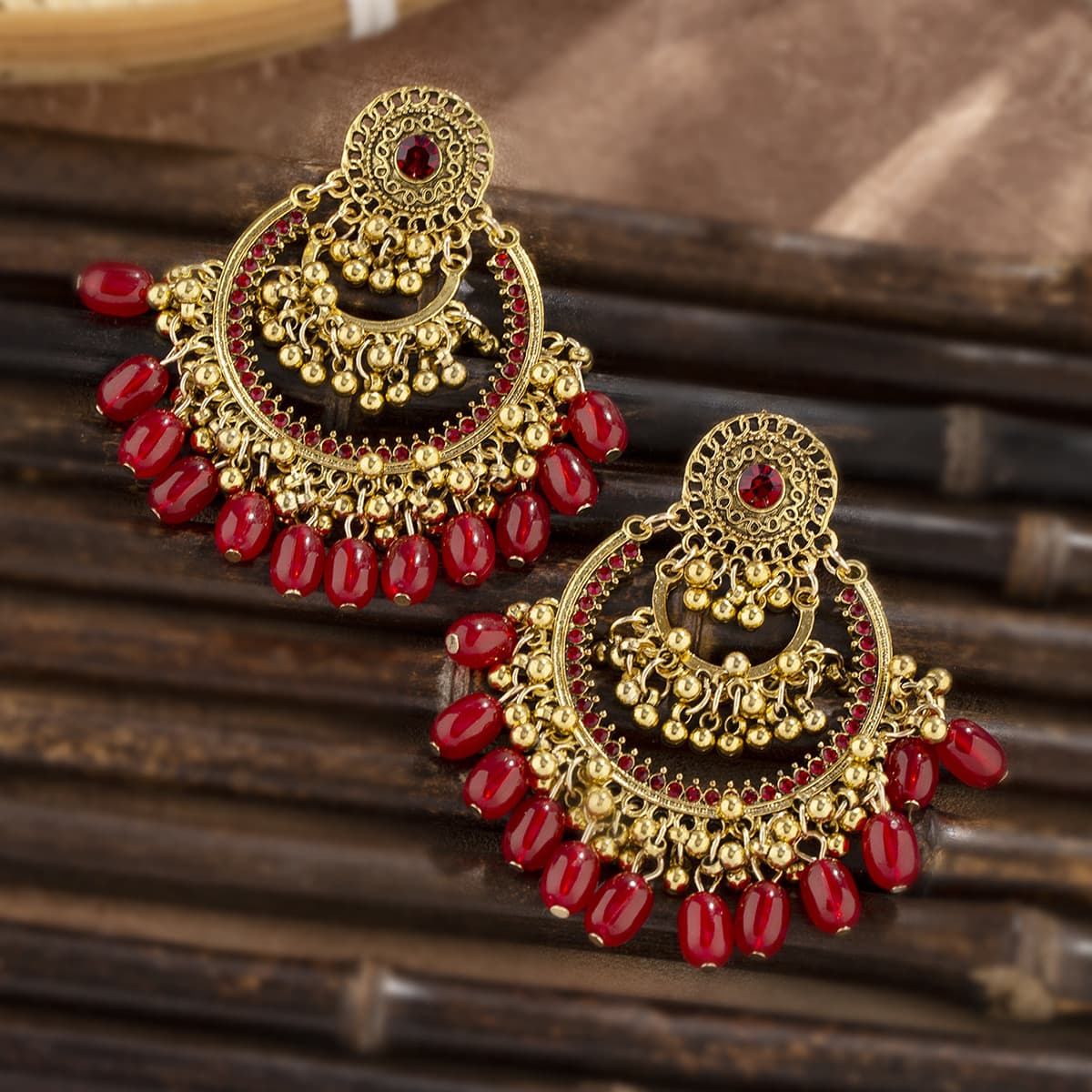 Aretes vintage de campana hueca con borla