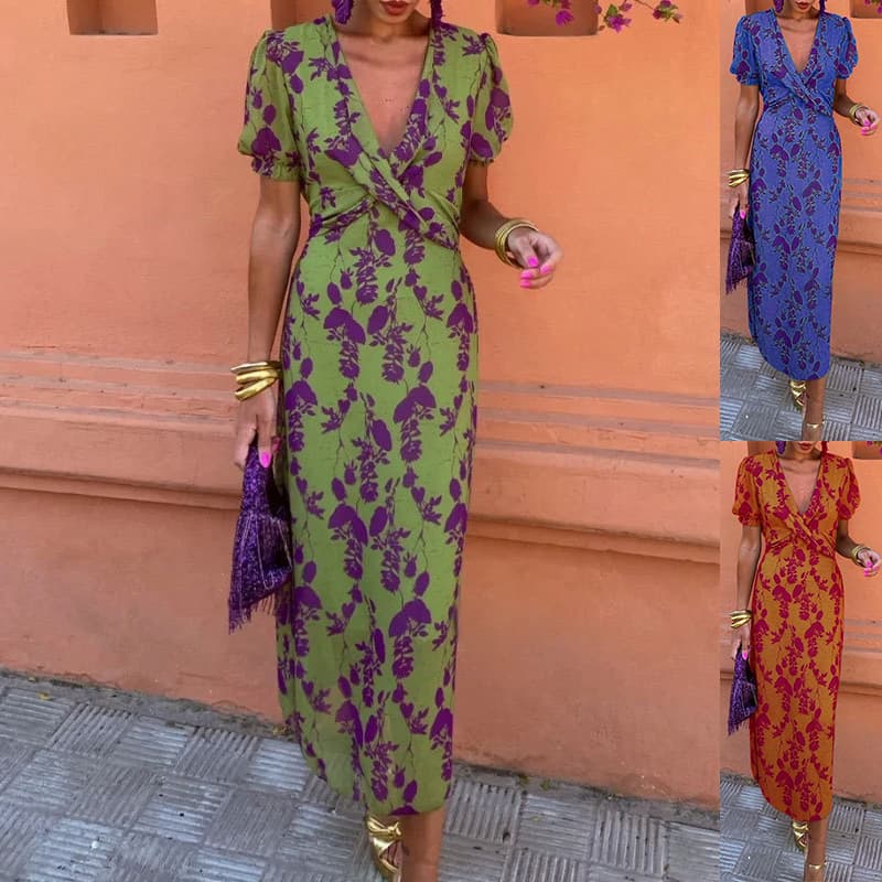 Vestido floral con cuello en V y mangas cortas para playa