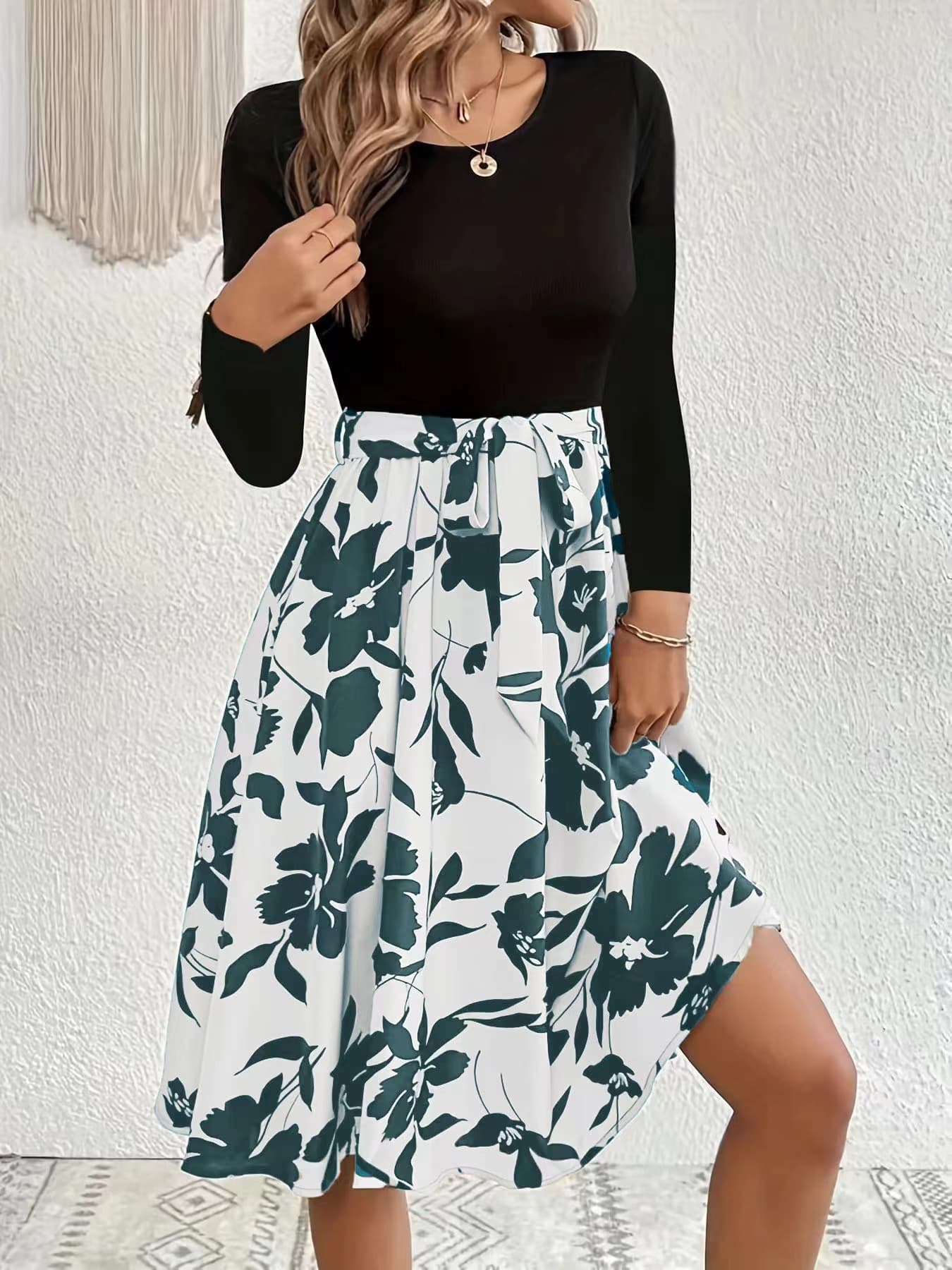 Vestido estampado floral con cuello redondo y ajuste entallado