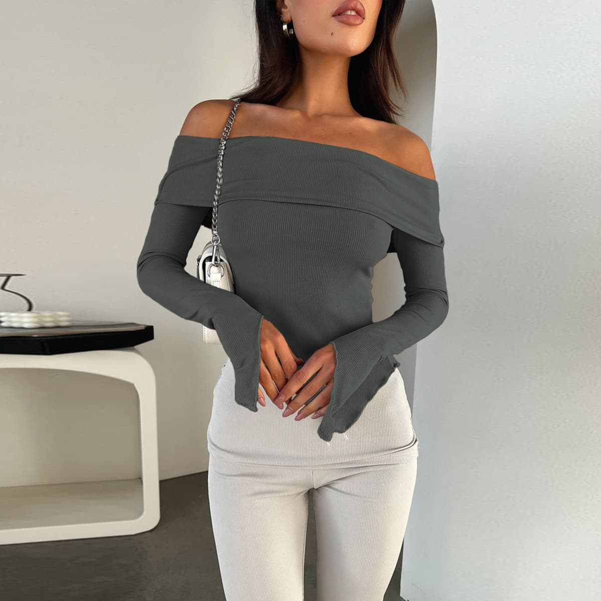 Blusa de manga larga hombro descubierto de moda