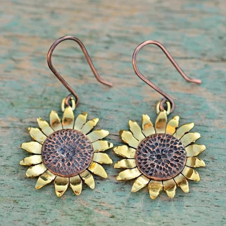 Aretes retro con crisantemo elegante