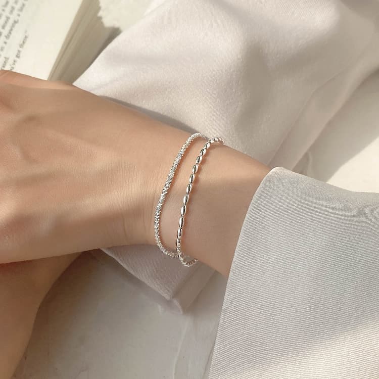 Pulsera de doble capa con cuentas de arroz brillante