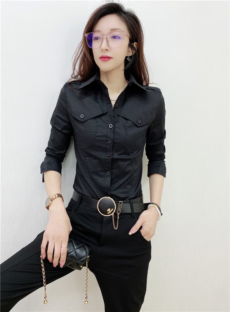 Blusa de manga larga con cuello polo en color sólido