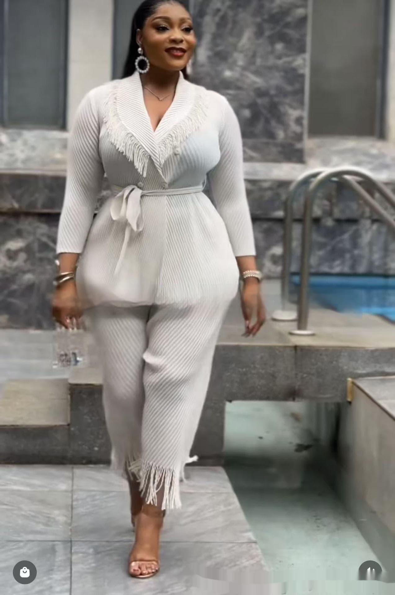Conjunto de dos piezas con falda y blusa elegante