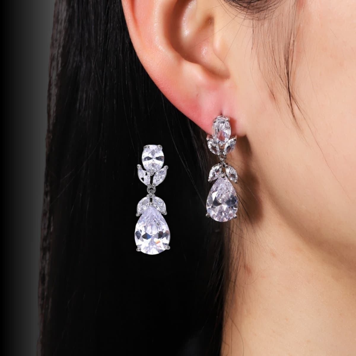 Aretes gota de agua de cobre con circonita incrustada