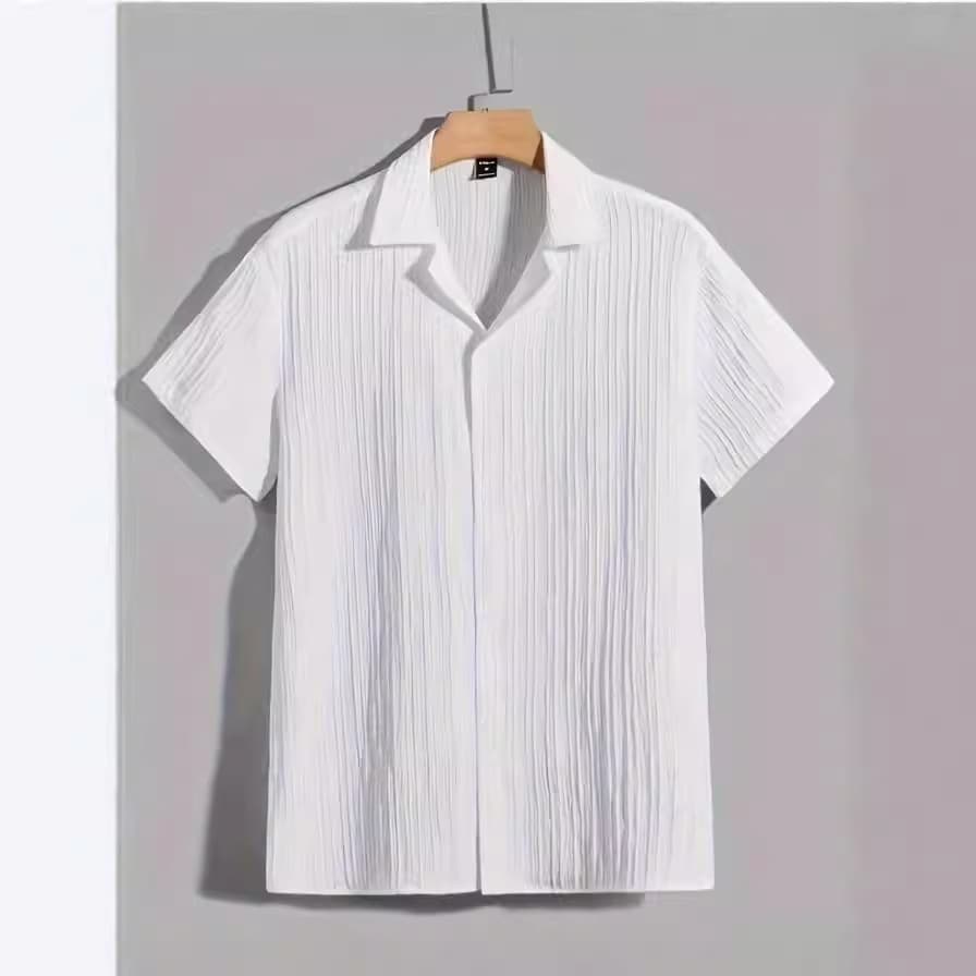Camisa rayada de manga corta con cuello volteado