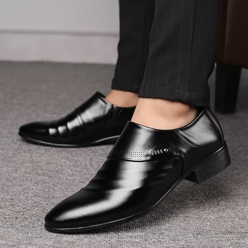 Zapatos de cuero casuales con punta afilada