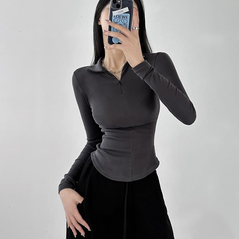 Playera cuello polo ajustada para mujer