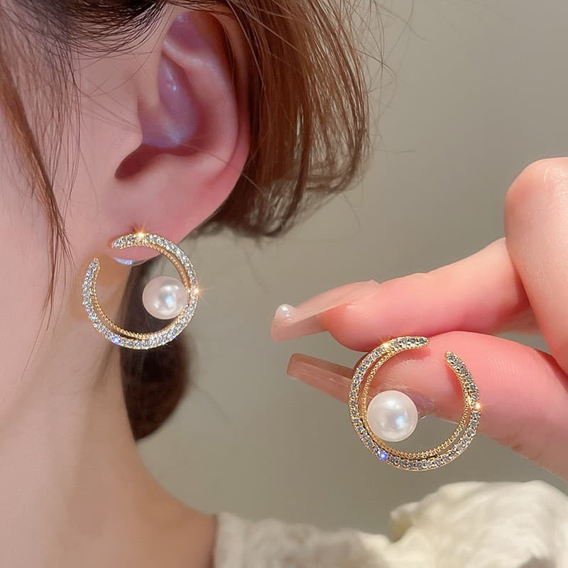 Aretes de perlas con diamantes brillantes