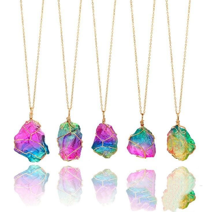 Colgante de piedra natural áspera con envoltura de cristal