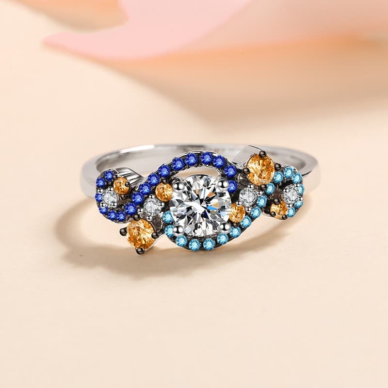 Anillo de plata con moissanita incrustada a juego
