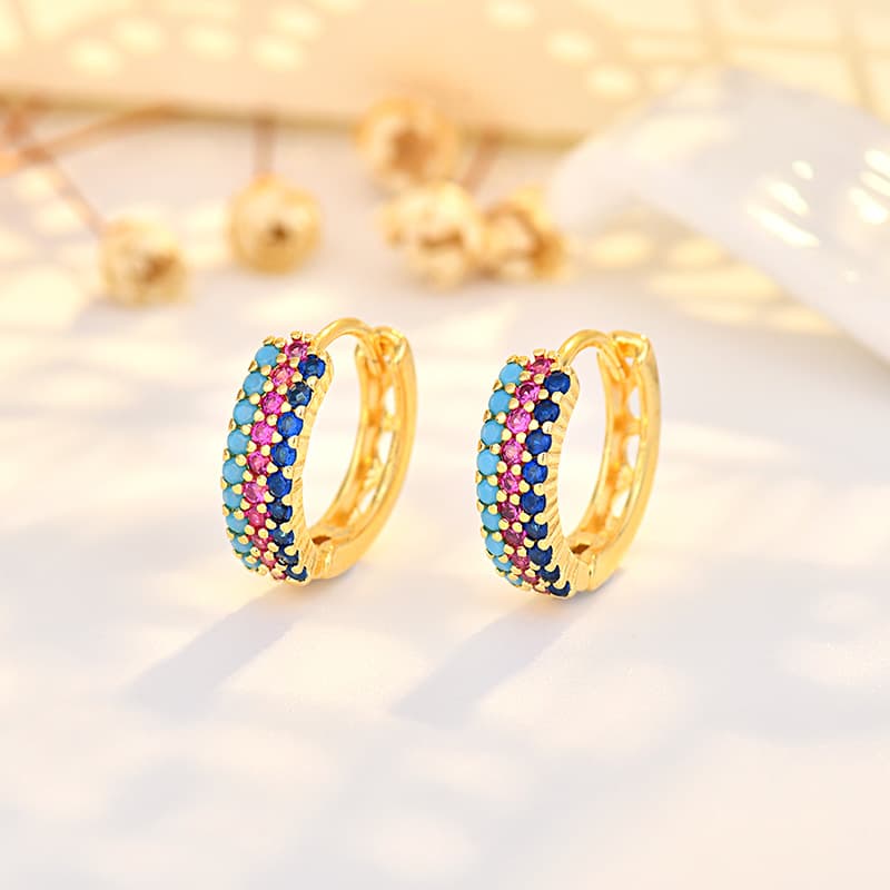Aretes de circonia incrustada con diseño doble