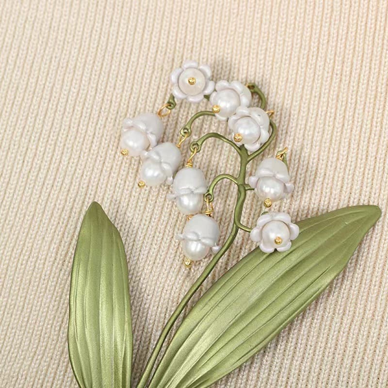 Broche de lirio verde con hojas elegantes