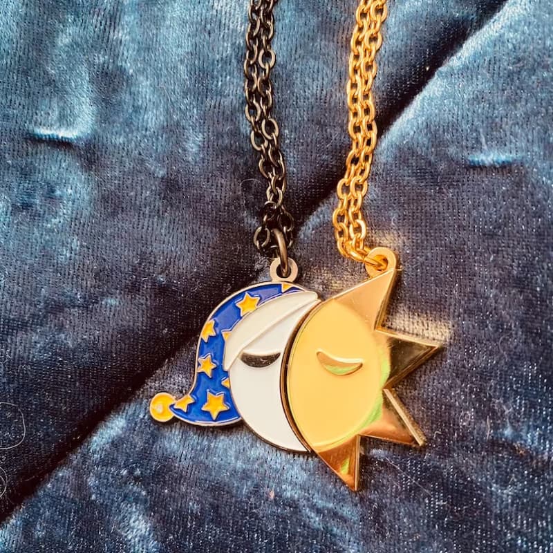 Collar de aleación con colgante de sol y luna