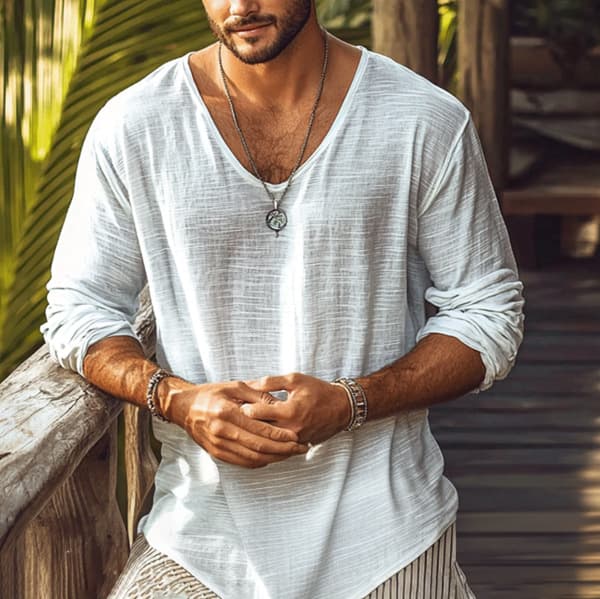 Camiseta cuello v manga larga color sólido